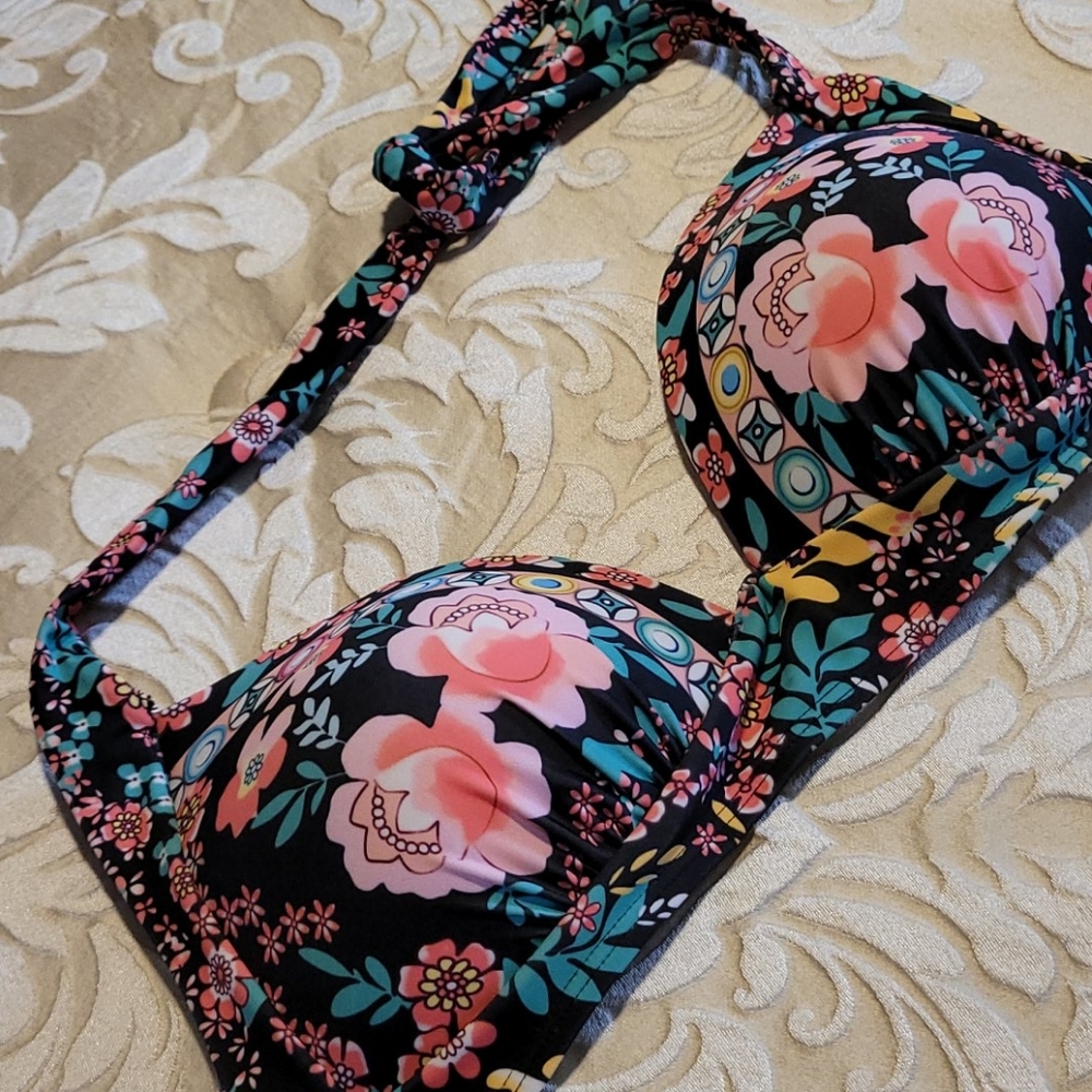 Bathing suit - Picture 3 of 3